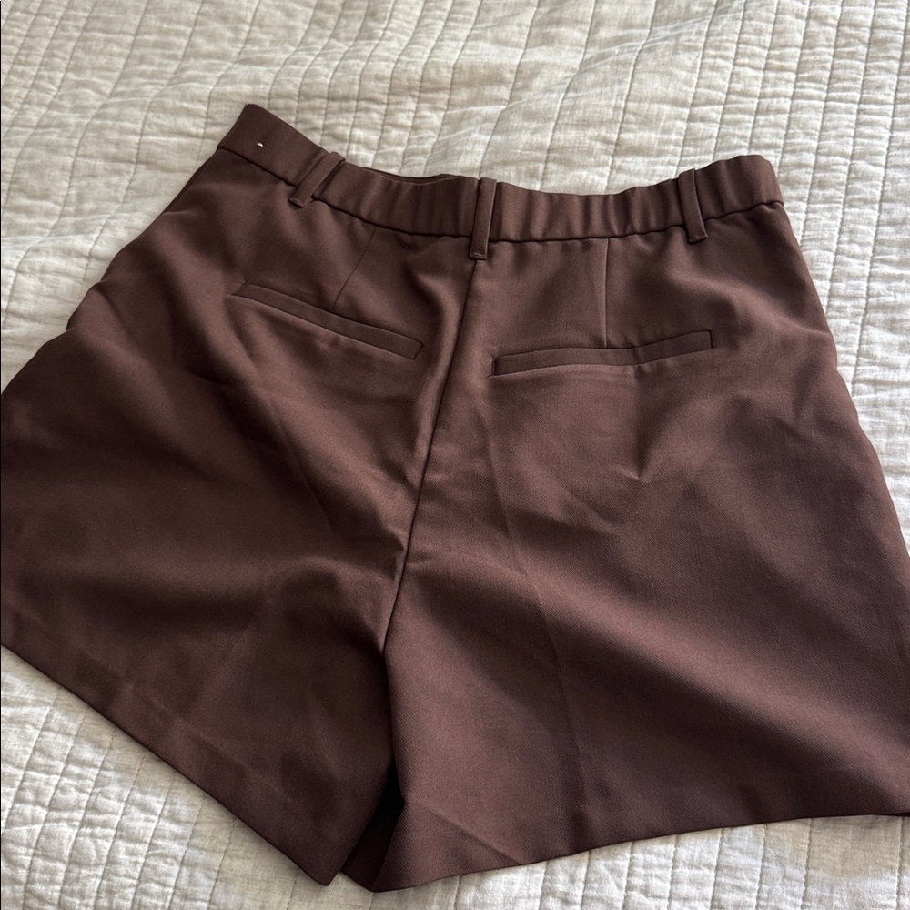 Abercrombie and Fitch size L Brown High-Waisted Tailored Shorts. Never worn. - Picture 2 of 3